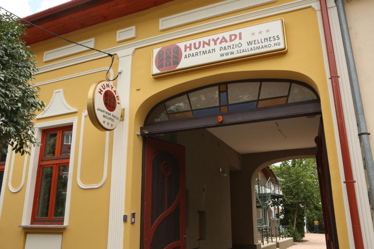 Hunyadi Panzio-Apartman Makó Eksteriør billede