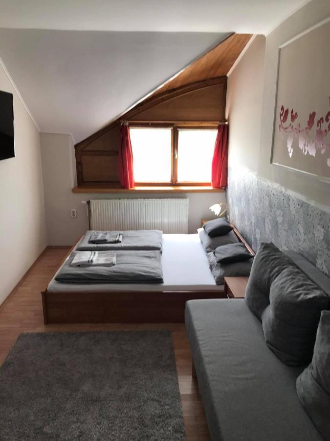 Hunyadi Panzio-Apartman Makó Eksteriør billede
